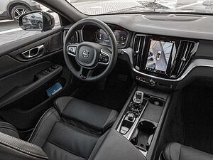 Volvo  Kombi Plus Dark UPE: 64620,-