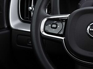 Volvo  XC60 Plus Dark 2WD