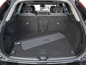 Volvo  XC60 Plus Dark 2WD