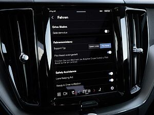 Volvo  XC60 Plus Dark 2WD