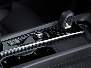 Volvo  XC60 Plus Dark 2WD
