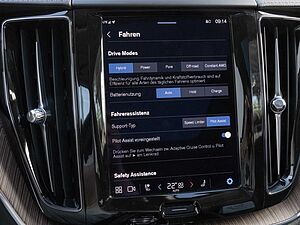 Volvo  Ultimate Dark Recharge Plug-In Hybrid AWD