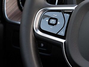 Volvo  Ultimate Dark Recharge Plug-In Hybrid AWD