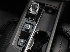 Volvo  Ultimate Dark Recharge Plug-In Hybrid AWD