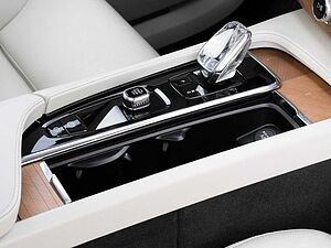 Volvo  Plus Bright Recharge Plug-In Hybrid AWD