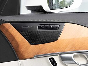 Volvo  Plus Bright Recharge Plug-In Hybrid AWD