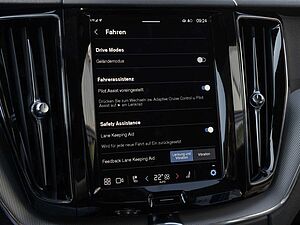 Volvo  Plus Dark AWD