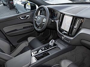 Volvo  Plus Dark AWD