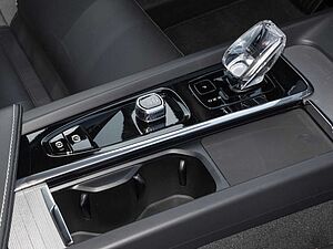 Volvo  Plus Dark AWD