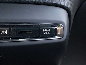 Volvo  R Design Recharge Plug-In Hybrid 2WD