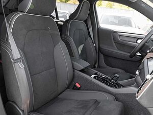 Volvo  R Design Recharge Plug-In Hybrid 2WD