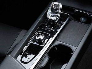 Volvo  Kombi Plus Dark UPE: 64620,-