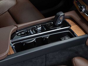 Volvo  Inscription Expression Recharge Plug-In Hyb