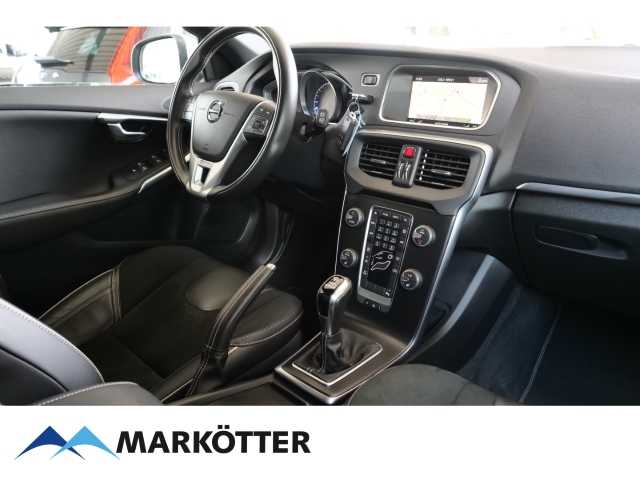 Volvo  D3 R-Design Autom. /Navi/LED/2x PDC/el. Sitz