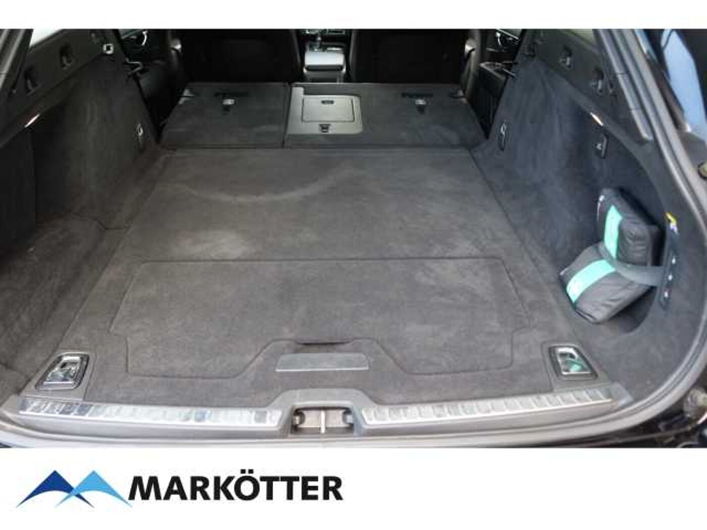 Volvo  D4 Momentum /AHK/Schiebedach/Kamera 360/