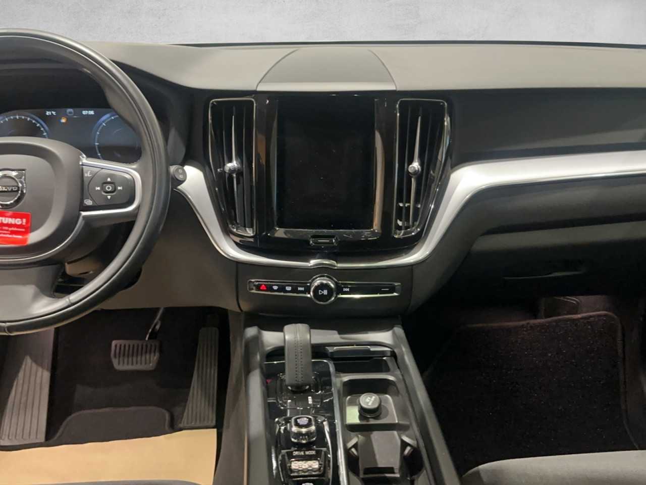 Volvo  XC 60 Momentum Pro AWD Bluetooth Navi LED Klima Einparkhilfe el. Fenster