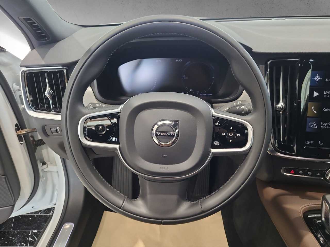 Volvo  V90 Inscription Expression Recharge Plug-In Hybrid Bluetooth Head Up Display Nav