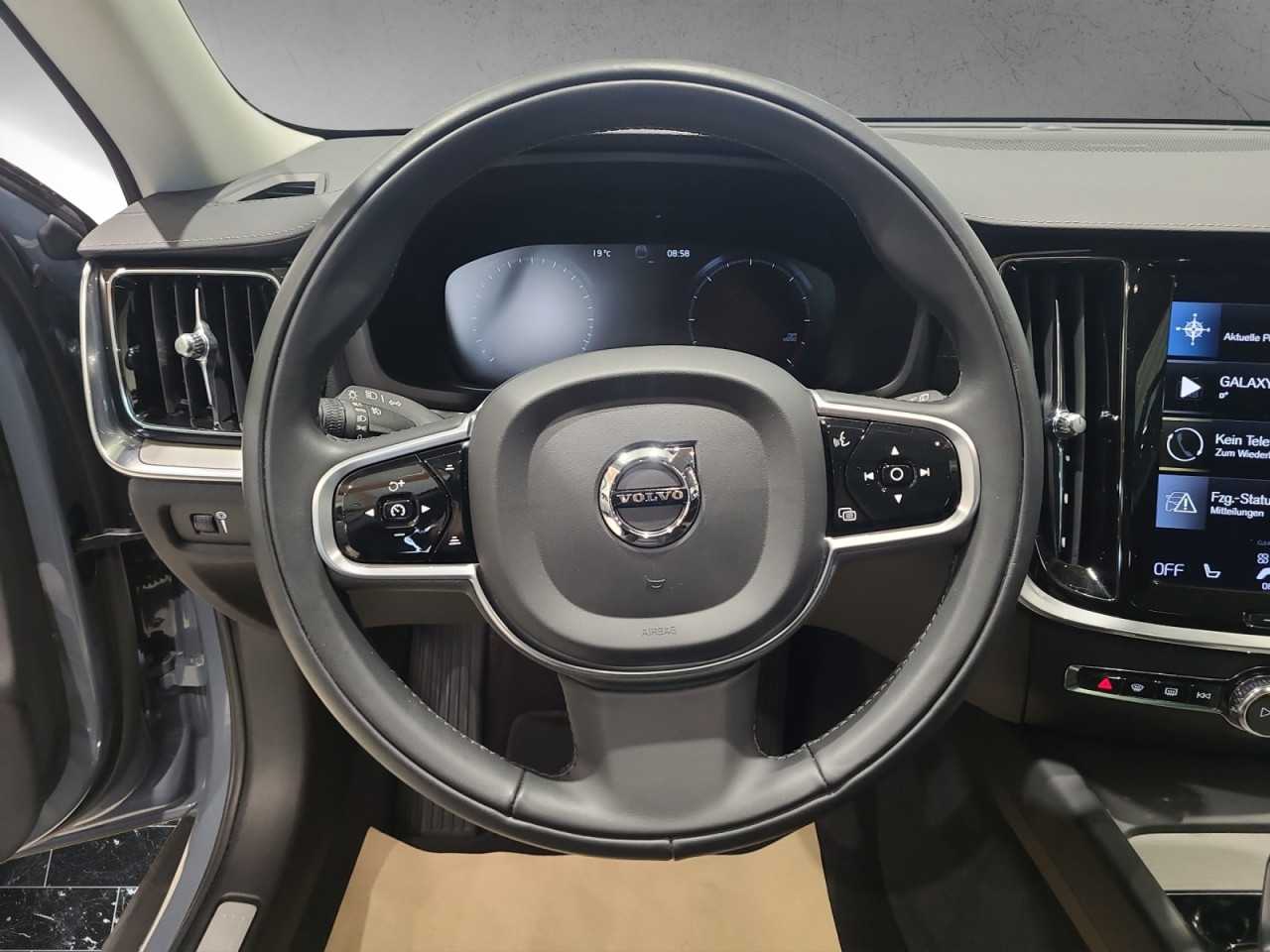 Volvo  V60 CC Pro AWD Bluetooth Navi LED Vollleder Klima Einparkhilfe el. Fenster