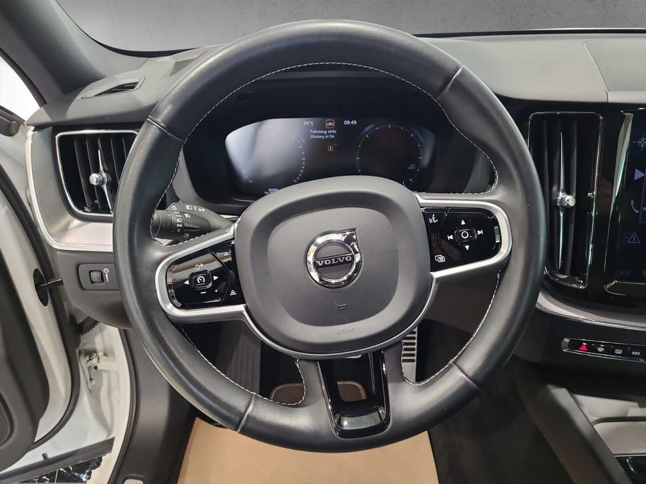 Volvo  XC 60 R Design AWD Bluetooth Navi LED Klima Einparkhilfe el. Fenster