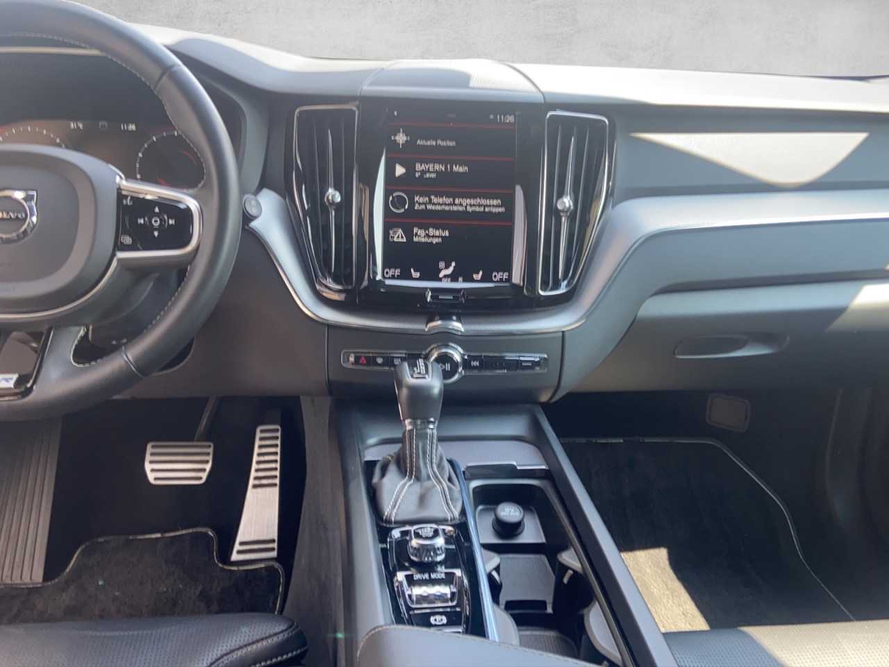 Volvo  XC 60 R Design 2WD Bluetooth Navi LED Klima Einparkhilfe el. Fenster