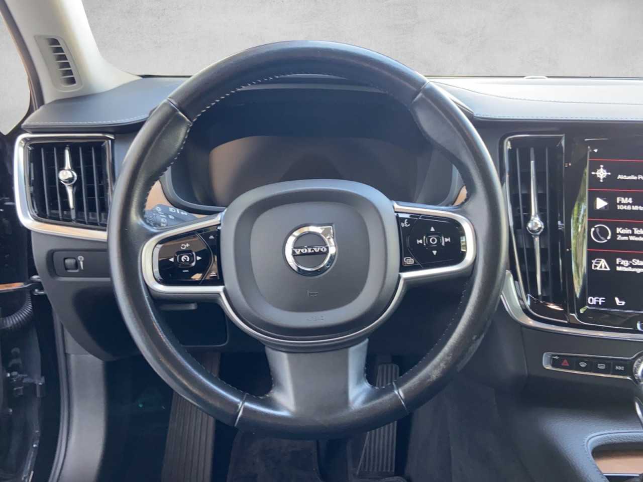 Volvo  V90 Inscription AWD Bluetooth Navi LED Vollleder Klima Einparkhilfe el. Fenster