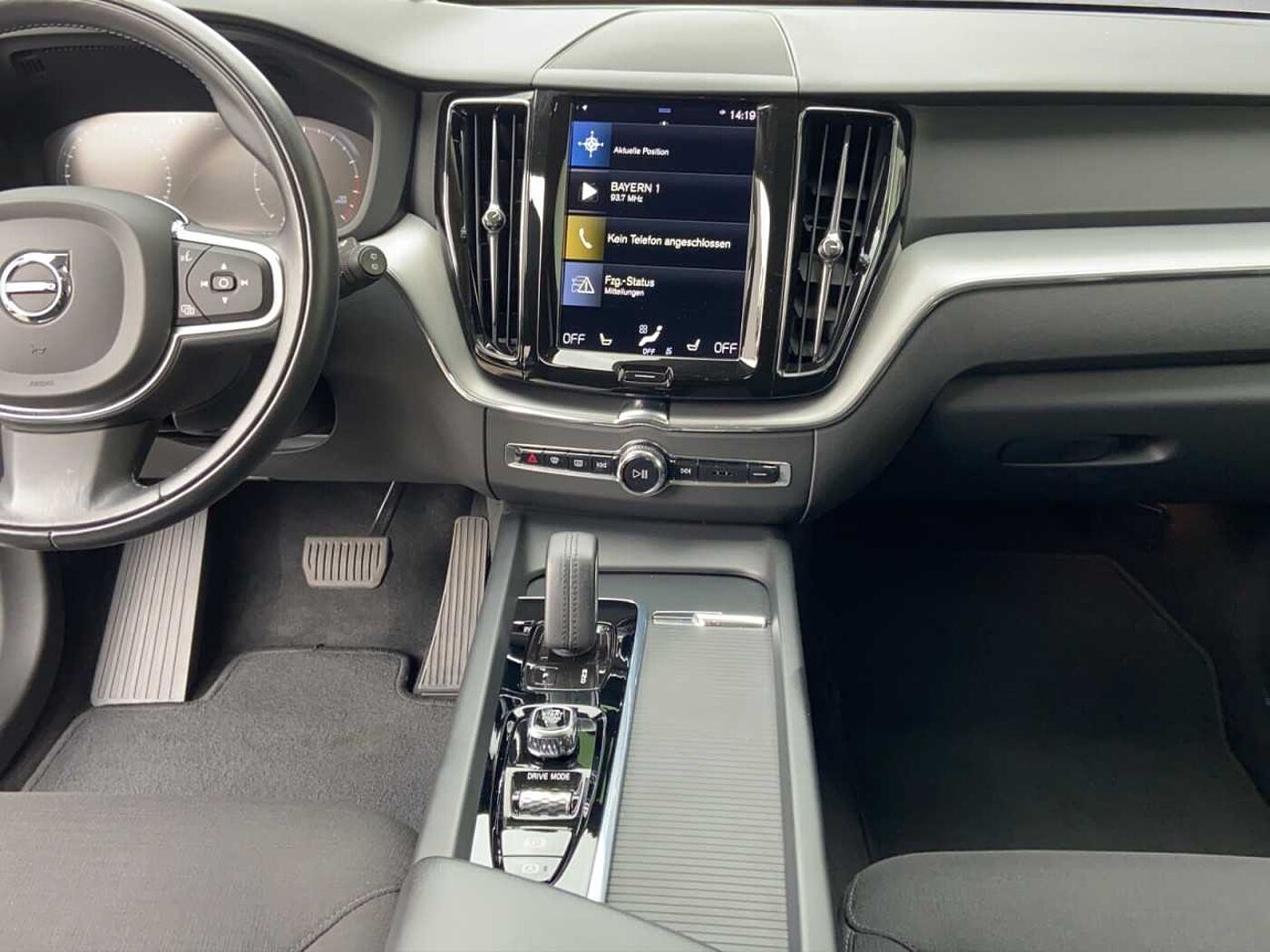 Volvo  XC 60 Momentum Pro 2WD Bluetooth Navi LED Klima Einparkhilfe el. Fenster