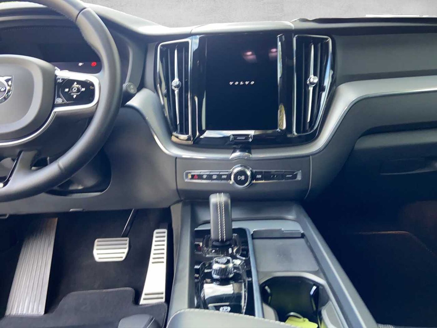 Volvo  XC 60 R Design 2WD Bluetooth Navi LED Klima Einparkhilfe el. Fenster