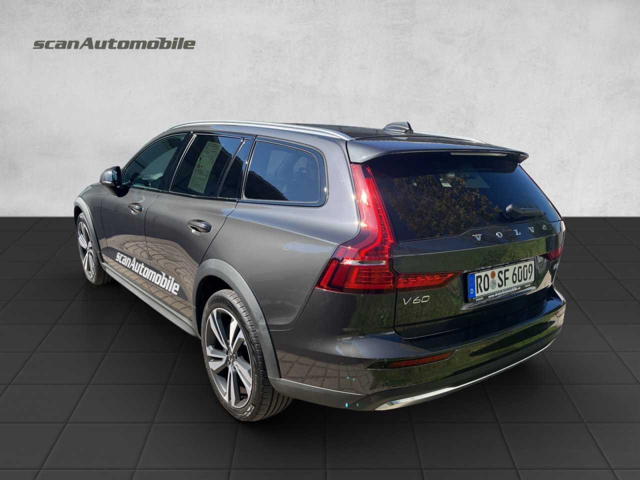 Volvo  V60 CC Plus AWD Bluetooth Navi LED Klima Standhzg Einparkhilfe el. Fenster