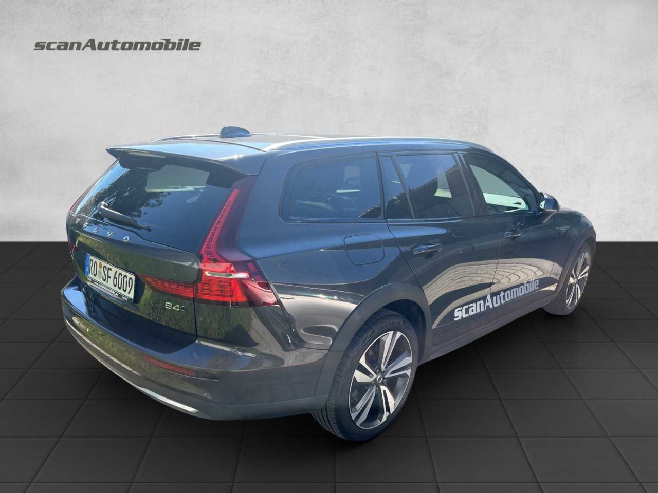 Volvo  V60 CC Plus AWD Bluetooth Navi LED Klima Standhzg Einparkhilfe el. Fenster