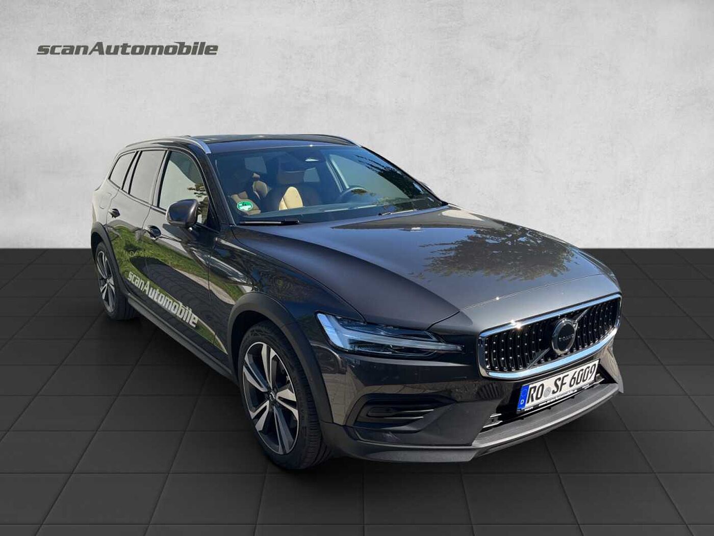 Volvo  V60 CC Plus AWD Bluetooth Navi LED Vollleder Klima Standhzg Einparkhilfe el. Fen