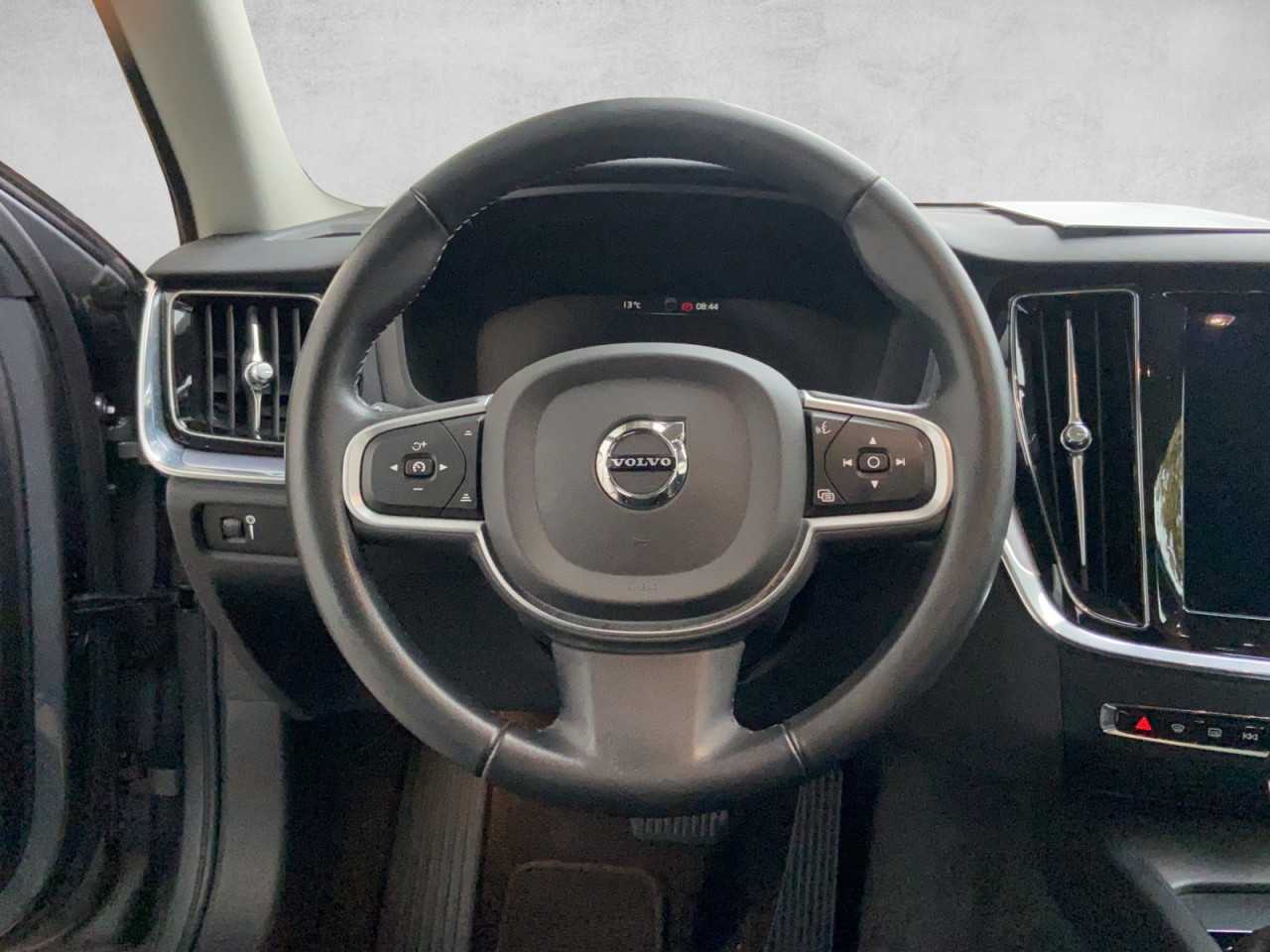 Volvo  V60 Momentum Pro Bluetooth Navi LED Klima Einparkhilfe el. Fenster