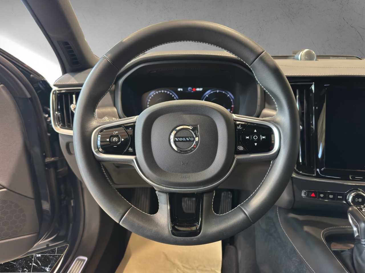 Volvo  V90 Cross Country Pro AWD Bluetooth Head Up Display Navi LED Vollleder Klima Ein