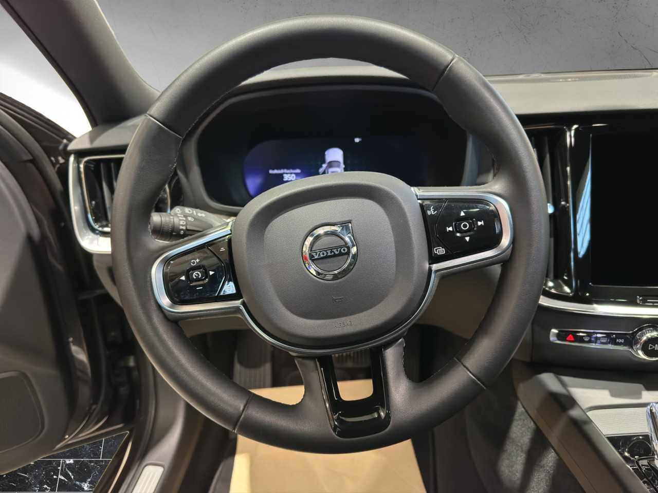 Volvo  V60 Plus Dark Bluetooth Navi LED Klima Standhzg Einparkhilfe el. Fenster