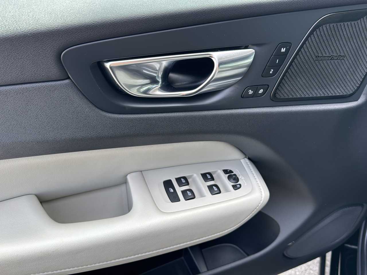 Volvo  XC60 Navi LED Vollleder Klima Einparkhilfe el. Fenster