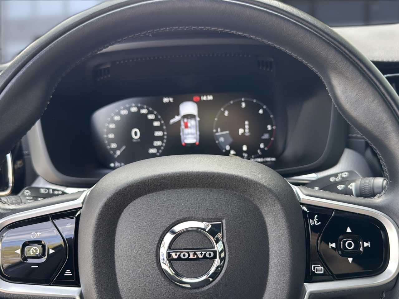 Volvo  XC60 Navi LED Vollleder Klima Einparkhilfe el. Fenster