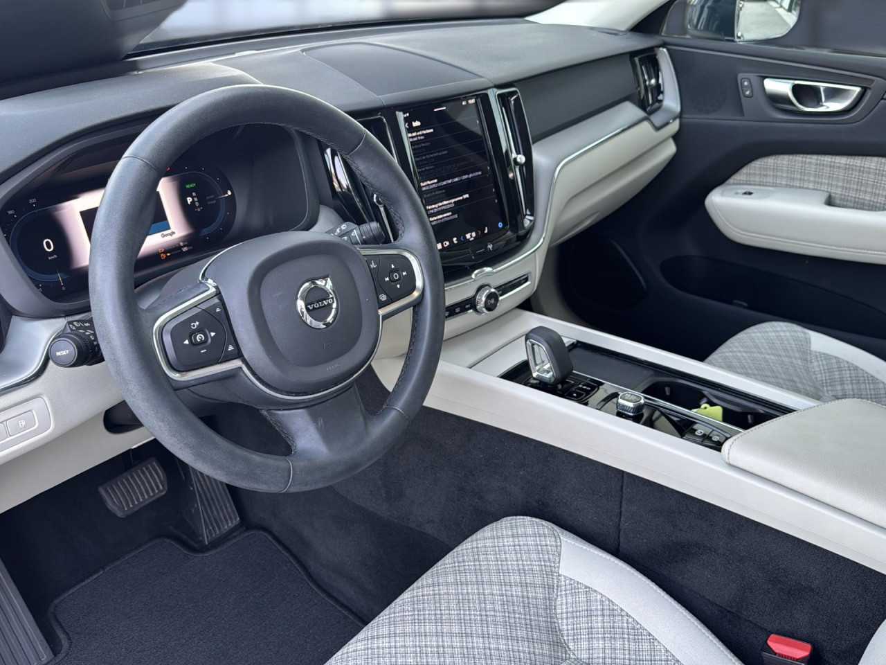 Volvo  XC60 Bluetooth Navi LED Klima Standhzg Einparkhilfe el. Fenster