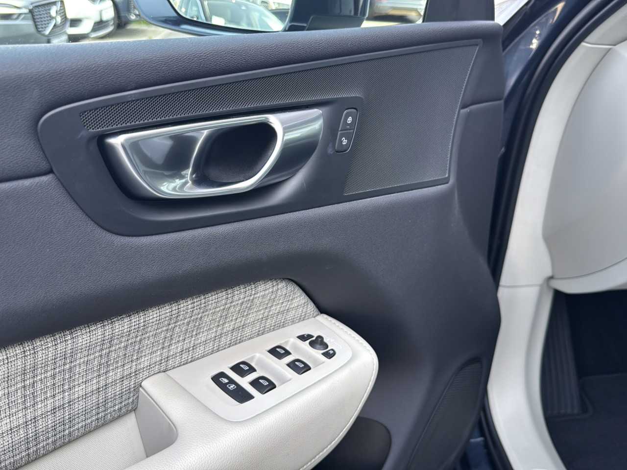 Volvo  XC60 Bluetooth Navi LED Klima Standhzg Einparkhilfe el. Fenster