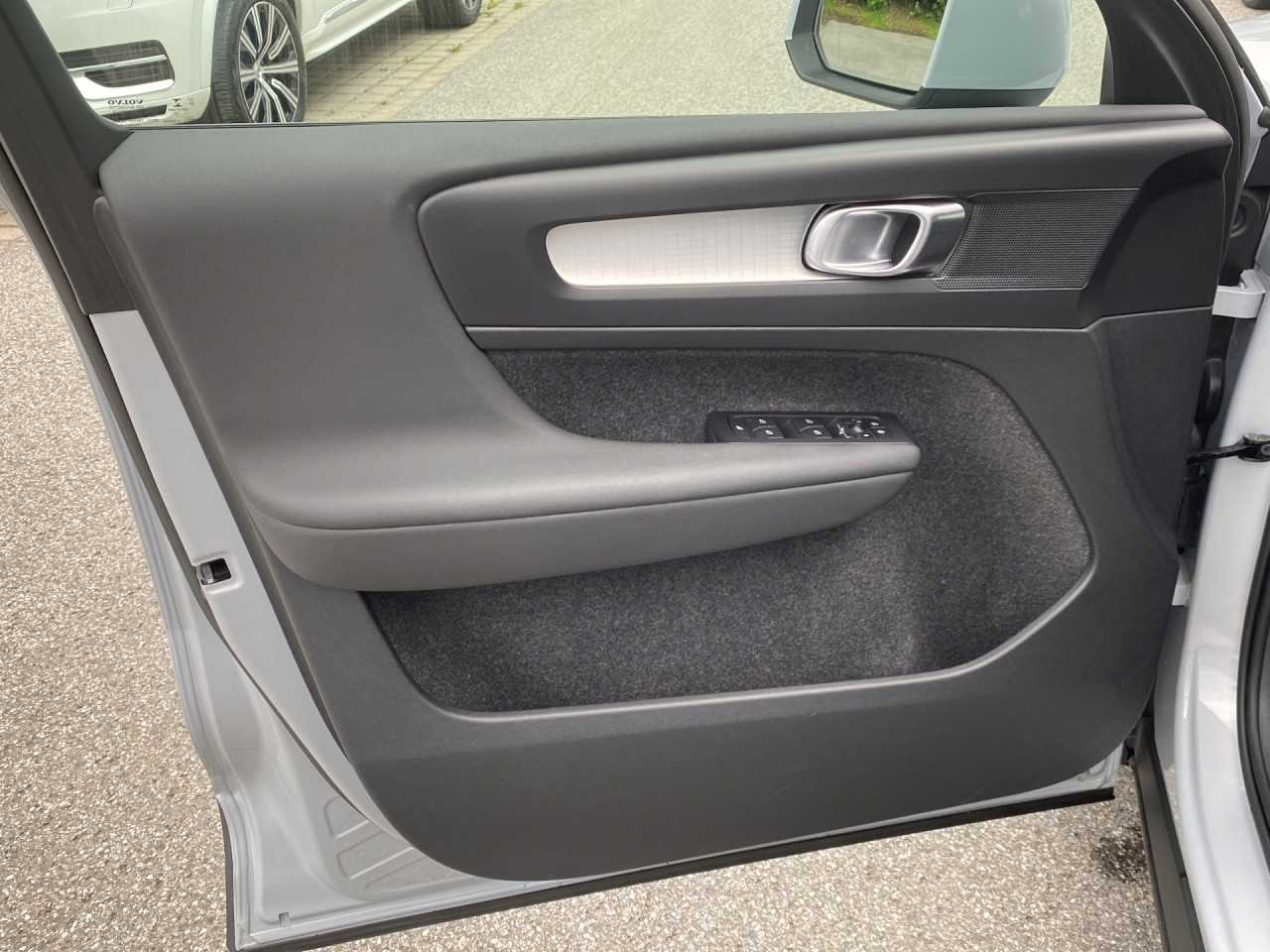 Volvo  XC40 Bluetooth Navi LED Klima Einparkhilfe el. Fenster