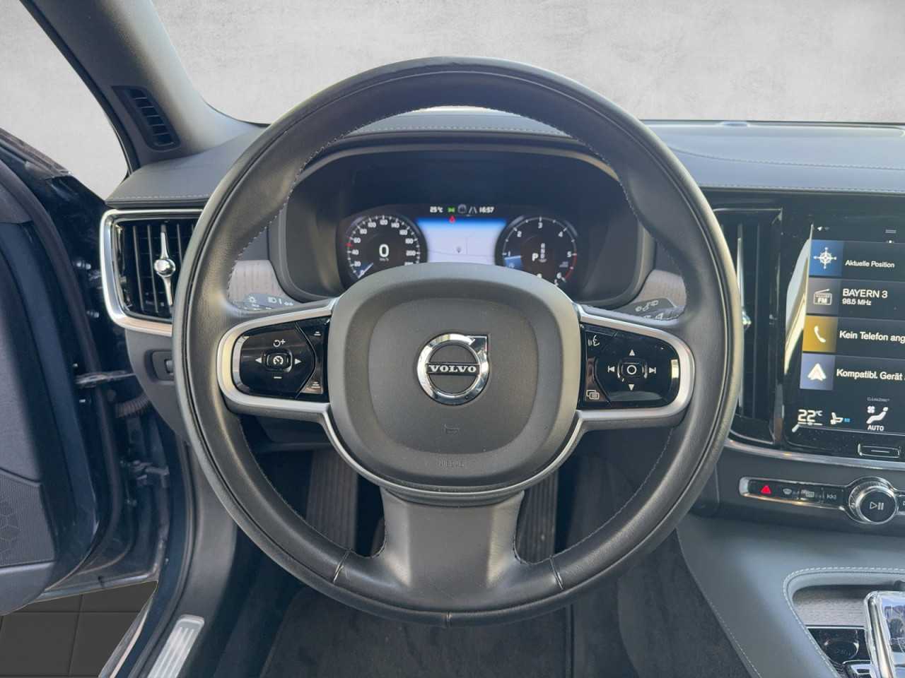 Volvo  V90 Inscription Bluetooth Navi LED Vollleder Klima Einparkhilfe el. Fenster