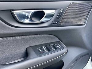 Volvo  V60 R Design AWD Bluetooth Head Up Display Navi LED Klima Einparkhilfe el. Fenst