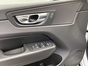 Volvo  XC 60 Momentum Pro 2WD Bluetooth Navi LED Klima Einparkhilfe el. Fenster