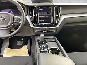 Volvo  XC 60 Momentum Pro 2WD Bluetooth Navi LED Klima Einparkhilfe el. Fenster