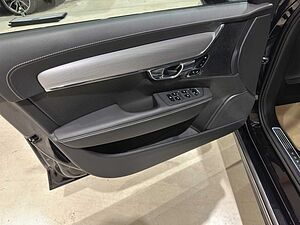 Volvo  V90 R Design Bluetooth Navi LED Klima Einparkhilfe el. Fenster