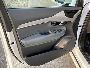 Volvo  XC90 Bluetooth Navi LED Vollleder Klima Einparkhilfe el. Fenster