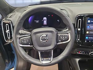 Volvo  XC40 Navi LED Klima Standhzg Einparkhilfe el. Fenster
