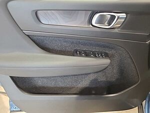 Volvo  XC40 Navi LED Klima Standhzg Einparkhilfe el. Fenster