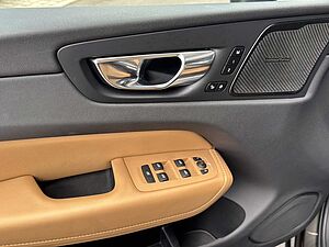 Volvo  XC60 Navi LED Vollleder Klima Standhzg Einparkhilfe el. Fenster