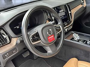 Volvo  XC60 Navi LED Vollleder Klima Standhzg Einparkhilfe el. Fenster