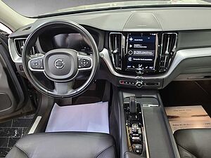 Volvo  XC 60 Momentum Pro AWD Bluetooth Navi LED Vollleder Klima Einparkhilfe el. Fenst