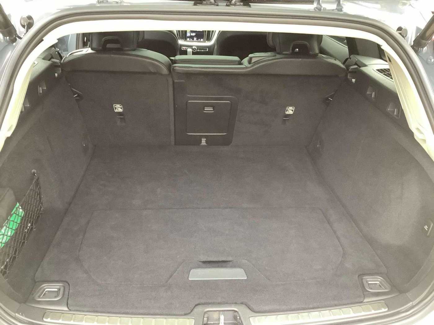 Volvo  Core Plug-In Hybrid AWD